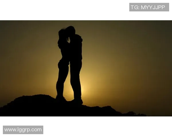 昔日足球明星的落寞与孤独透视男士头像的深刻情感