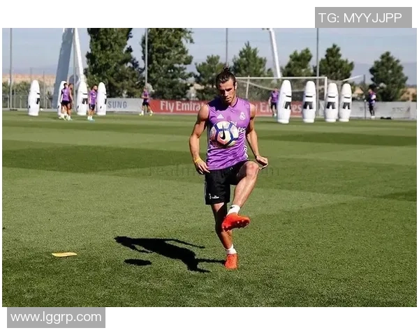 足球明星们近期动态揭秘他们的职业生涯与生活状态更新