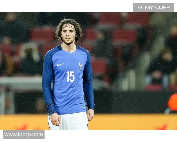 阿德里安足球明星的辉煌历程与未来发展展望 阿德里安足球明星的辉煌历程与未来发展展望