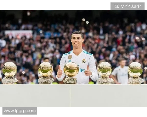 足球明星背后的悲惨经历与奋斗历程揭示人生的另一面